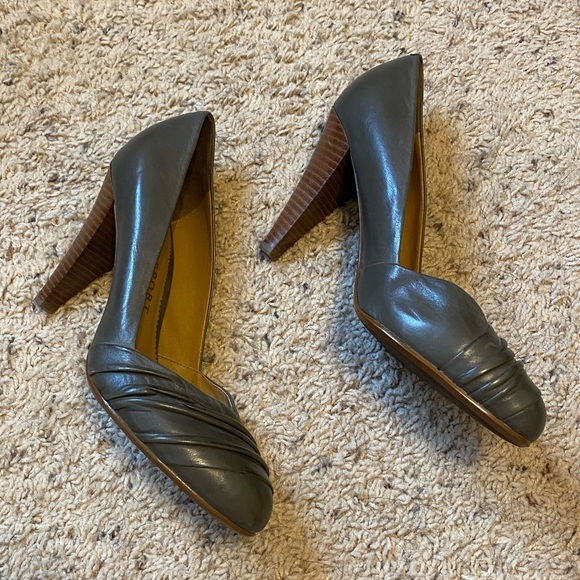 Heels 👠 - Picture 2 of 3